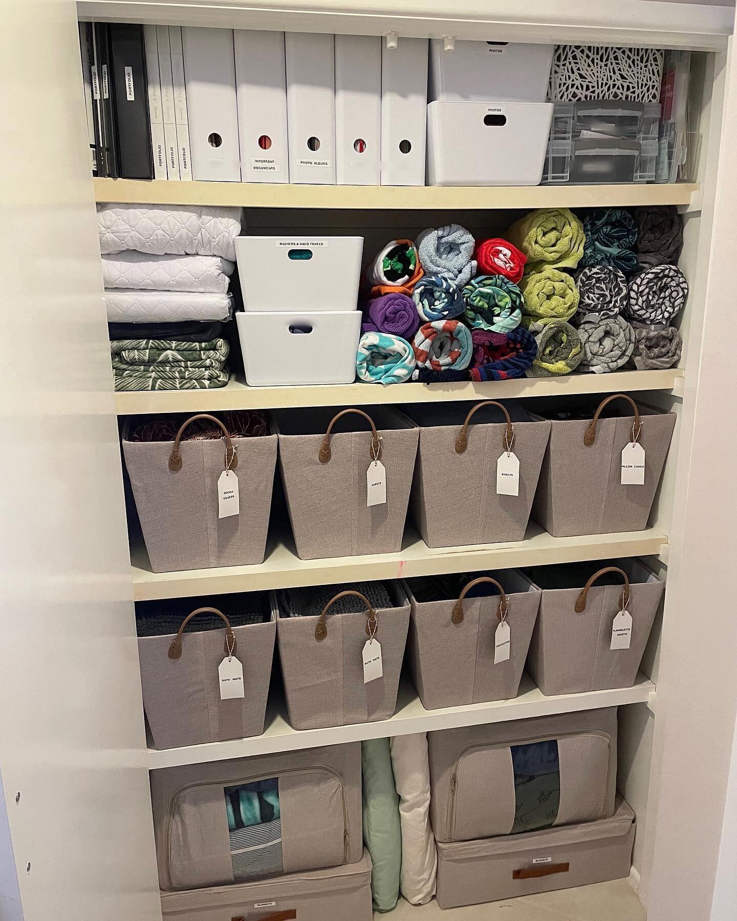 👏 🏷️ Saturday morning linen cupboard inspo by Trish ❤️ 

It doesn&rsquo;t matter how you fold your towels, as long as you can find them when you need them. 

We&rsquo;re not cookie cutter organisers. We plan and create spaces that are easy to maint