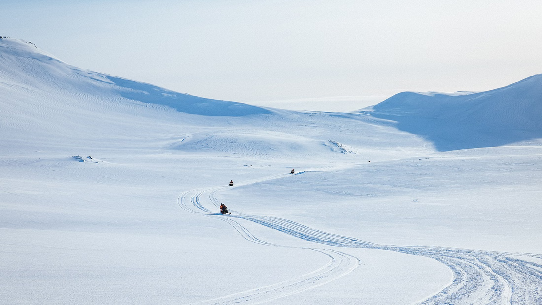 snowmobiling on eyjafjallajokull 4.png