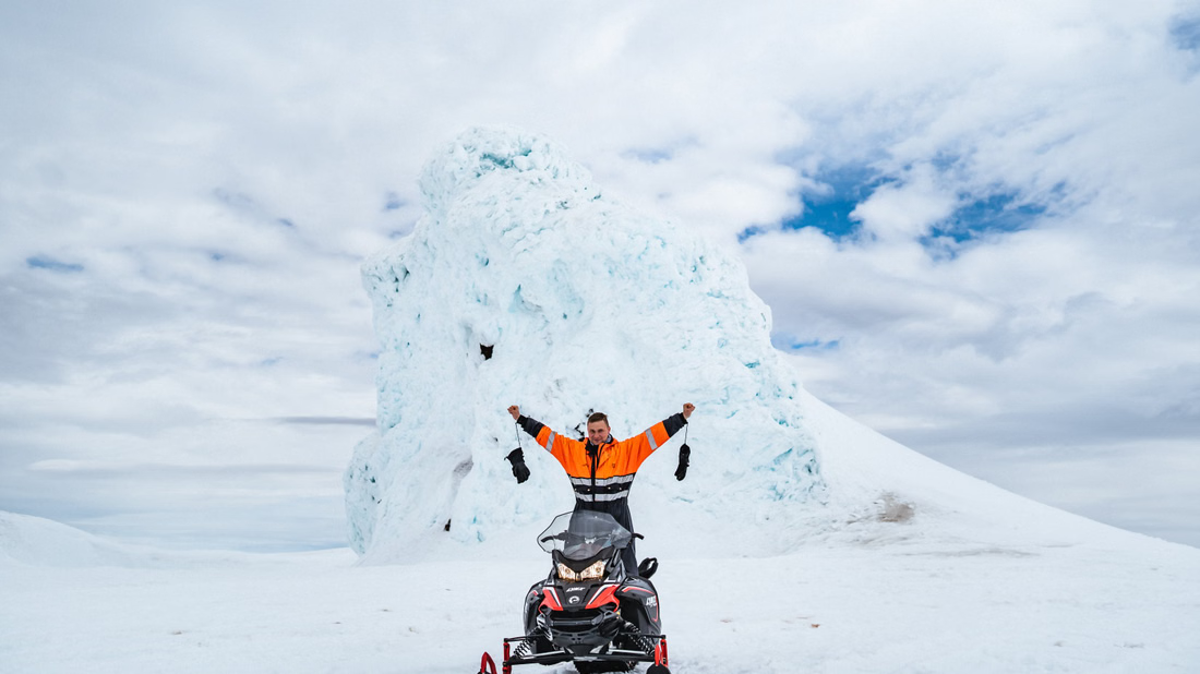 snowmobiling on eyjafjallajokull 6.png