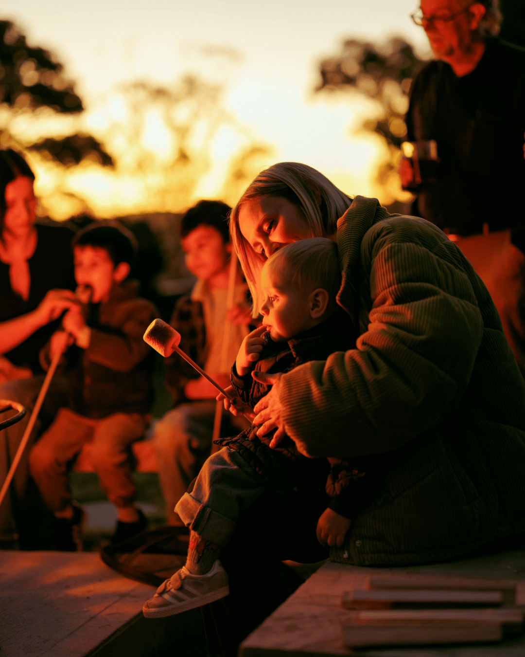 Family around the fire pit Motel Echo Point