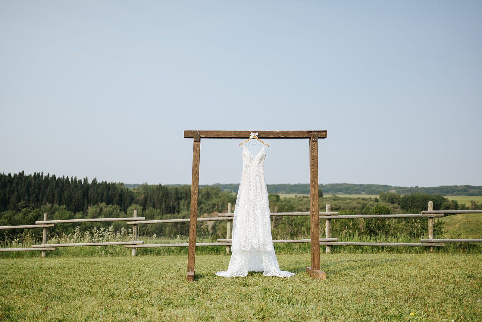 AshleyDaphnePhotography_20240720_EmilyMitch_6_websize.jpg