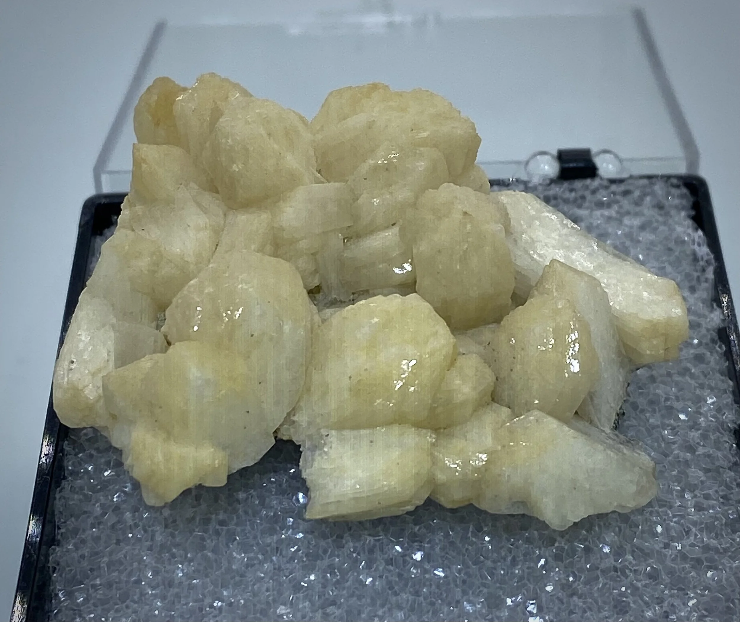 Stilbite-Thomaston Dam, Thomaston, Litchfield County, Connecticut, USA .jpeg