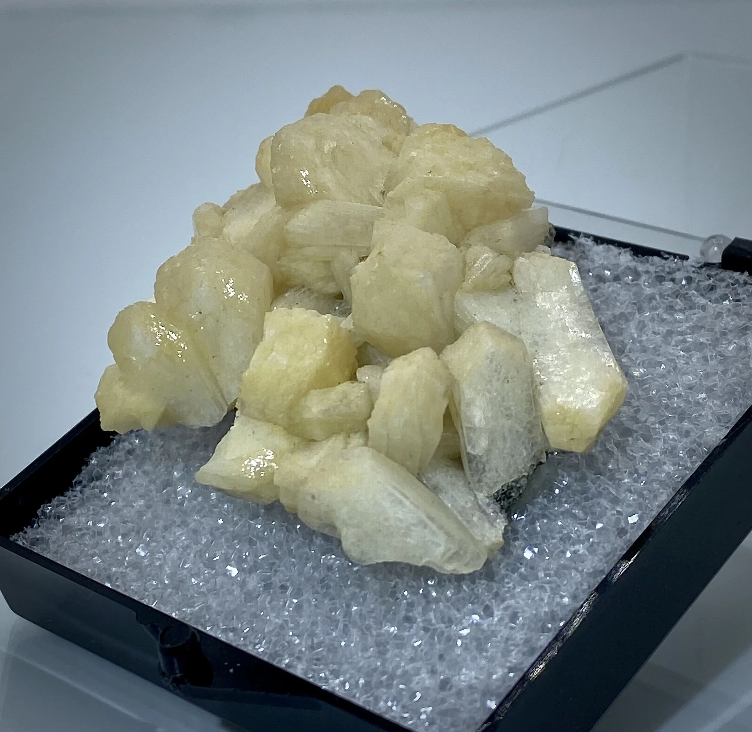 Stilbite-Thomaston Dam, Thomaston, Litchfield County, Connecticut, USA 4.jpeg