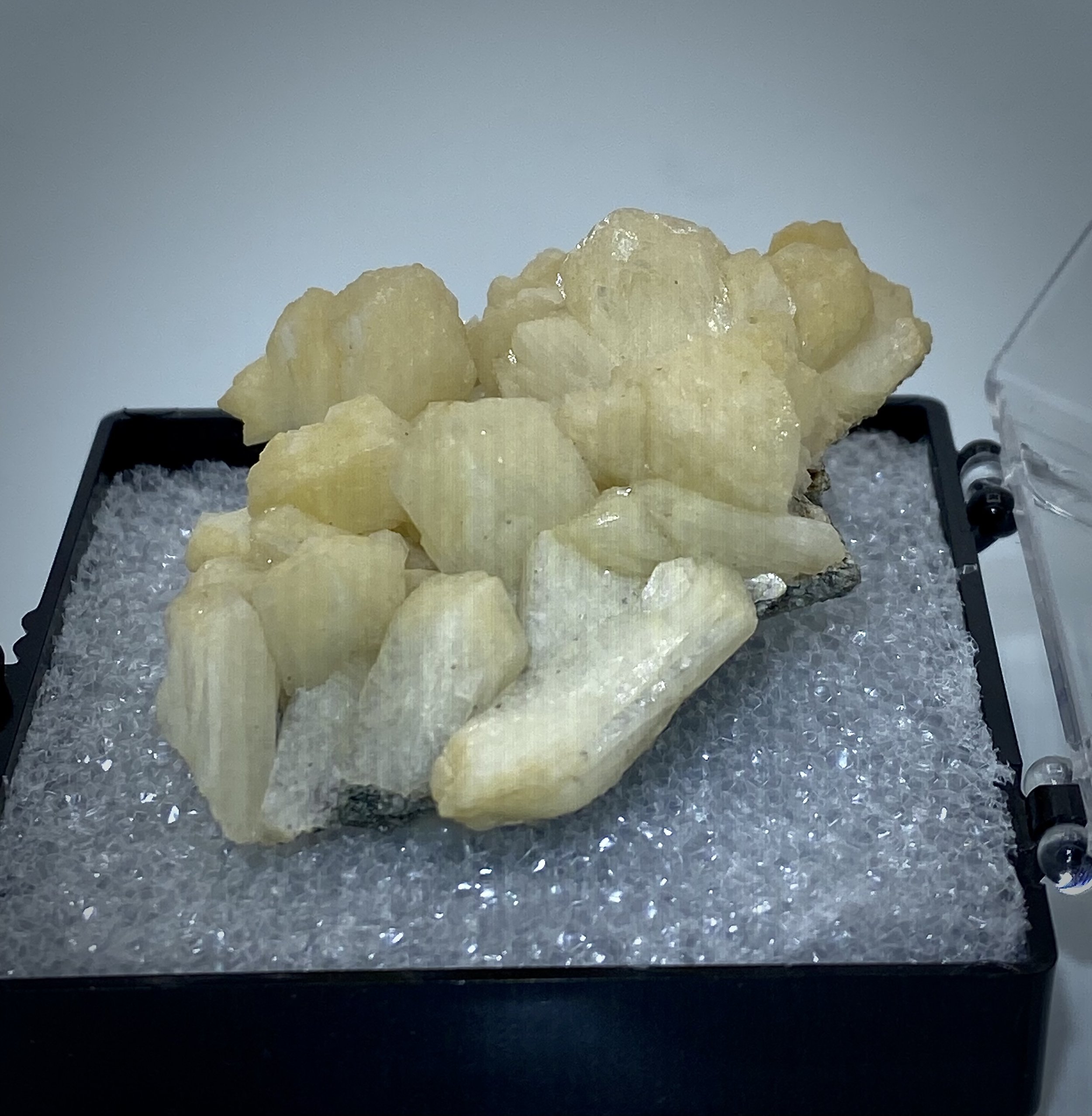 Stilbite-Thomaston Dam, Thomaston, Litchfield County, Connecticut, USA 8.jpeg