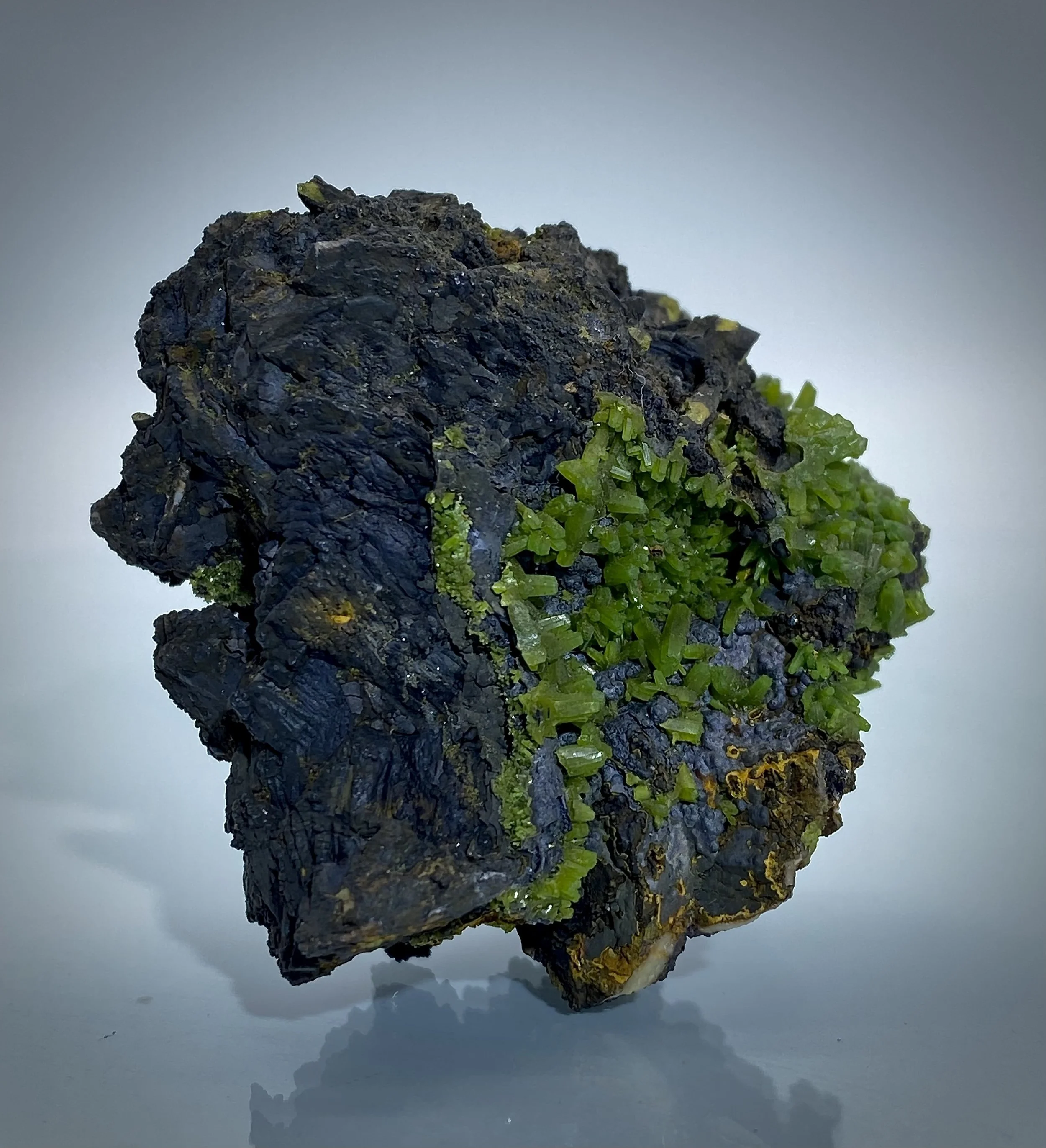 Pyromorphite - Les Farges Mine, Ussel, Corrèze, France 4.jpeg