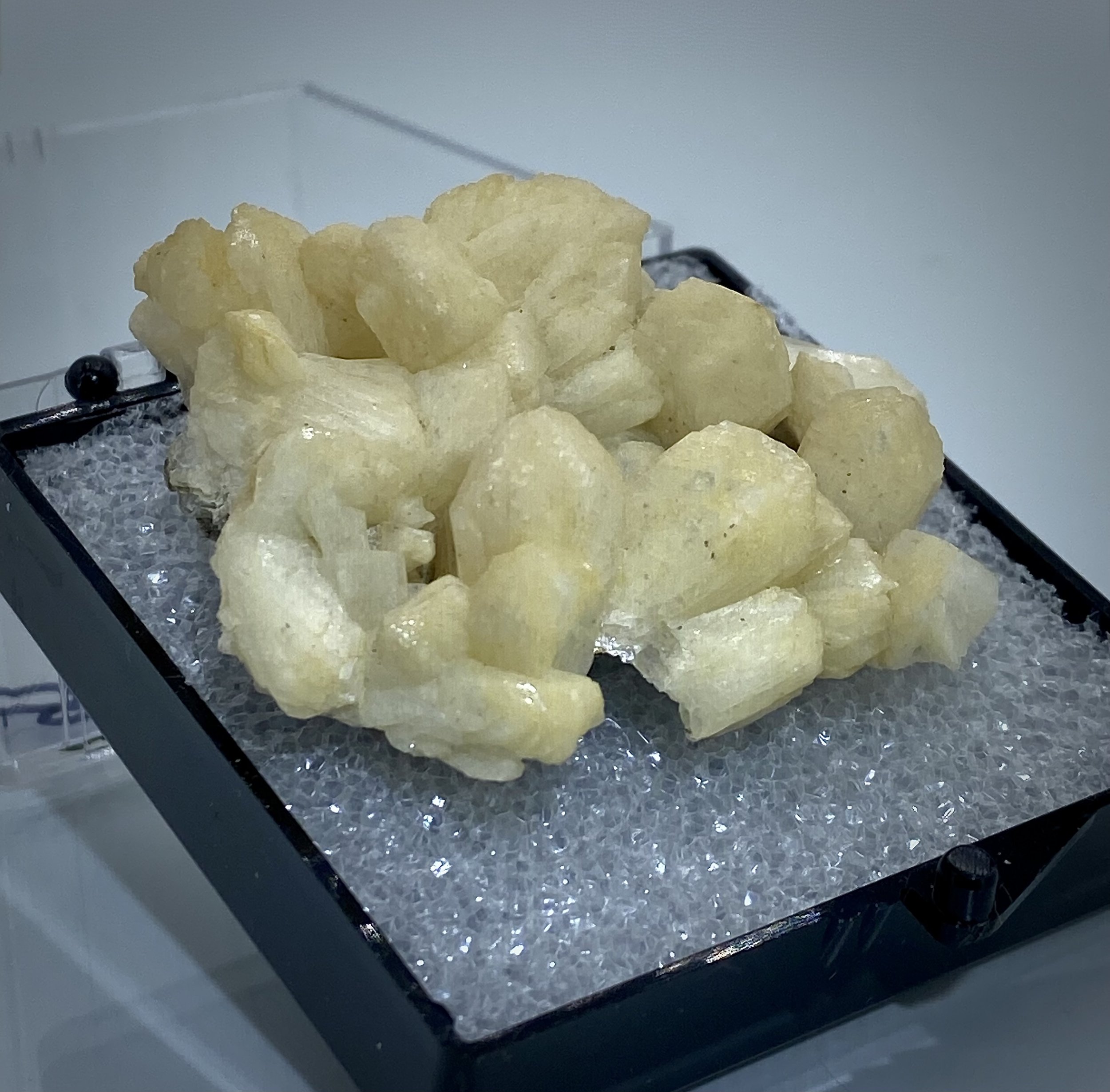 Stilbite-Thomaston Dam, Thomaston, Litchfield County, Connecticut, USA 5.jpeg