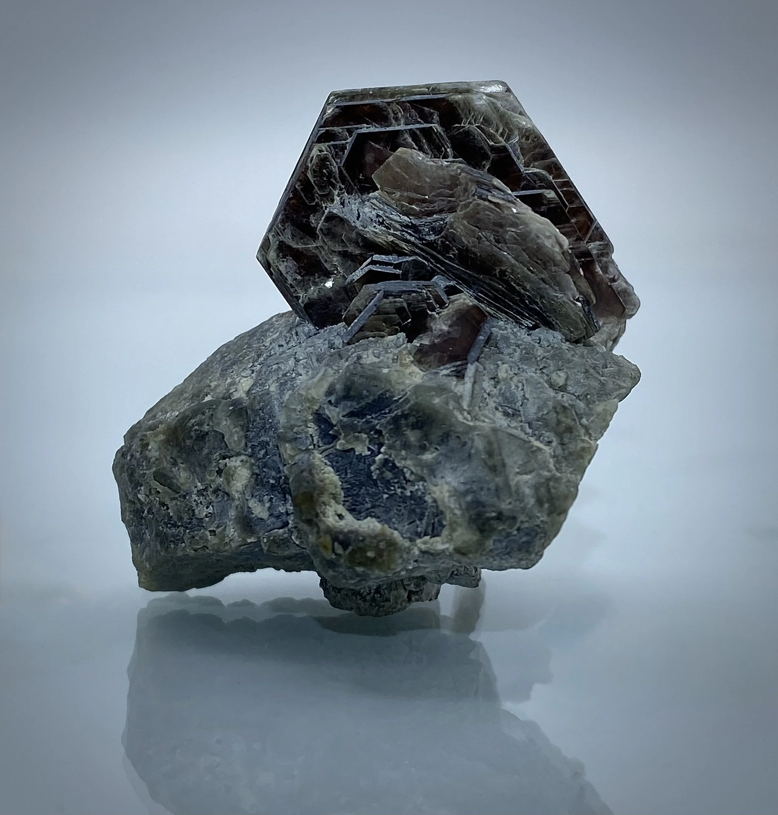 ZINNWALDITE W APATITE - MINAS GERAIS, BRAZIL 6.jpeg