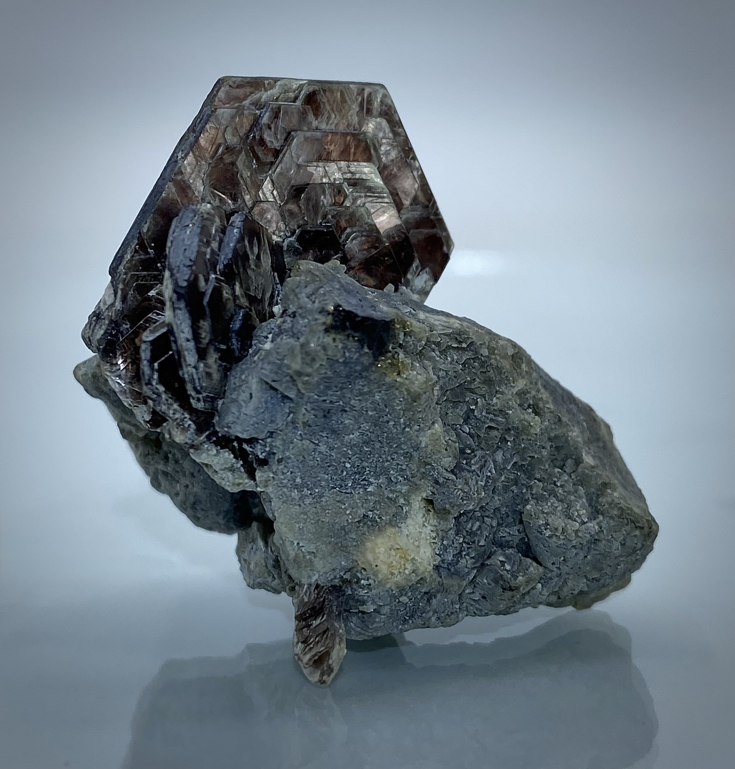 ZINNWALDITE W APATITE - MINAS GERAIS, BRAZIL 3.jpeg