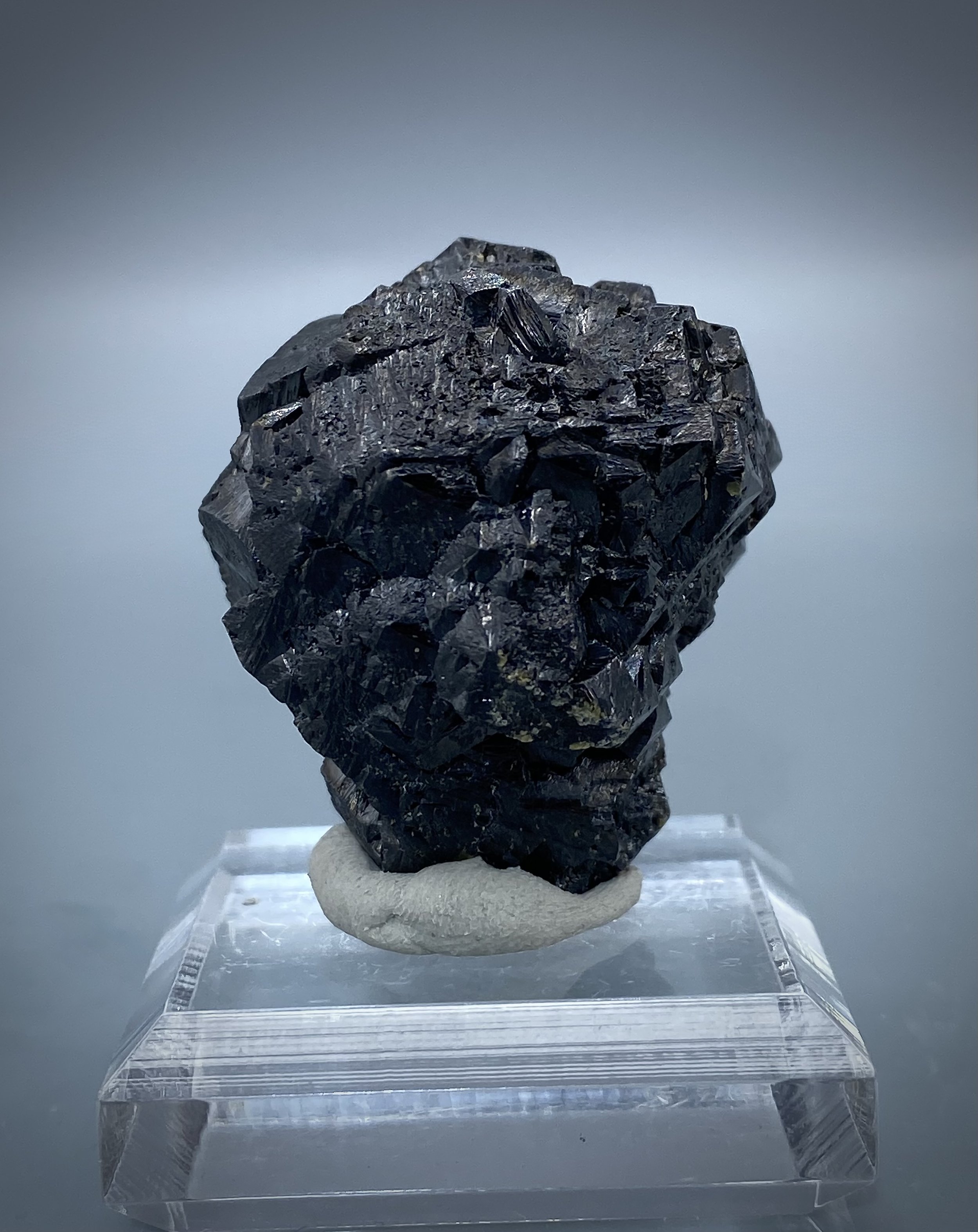 Sphalerite - Klein Quarry, Coralville, Johnson County, Iowa, USA 7.jpeg