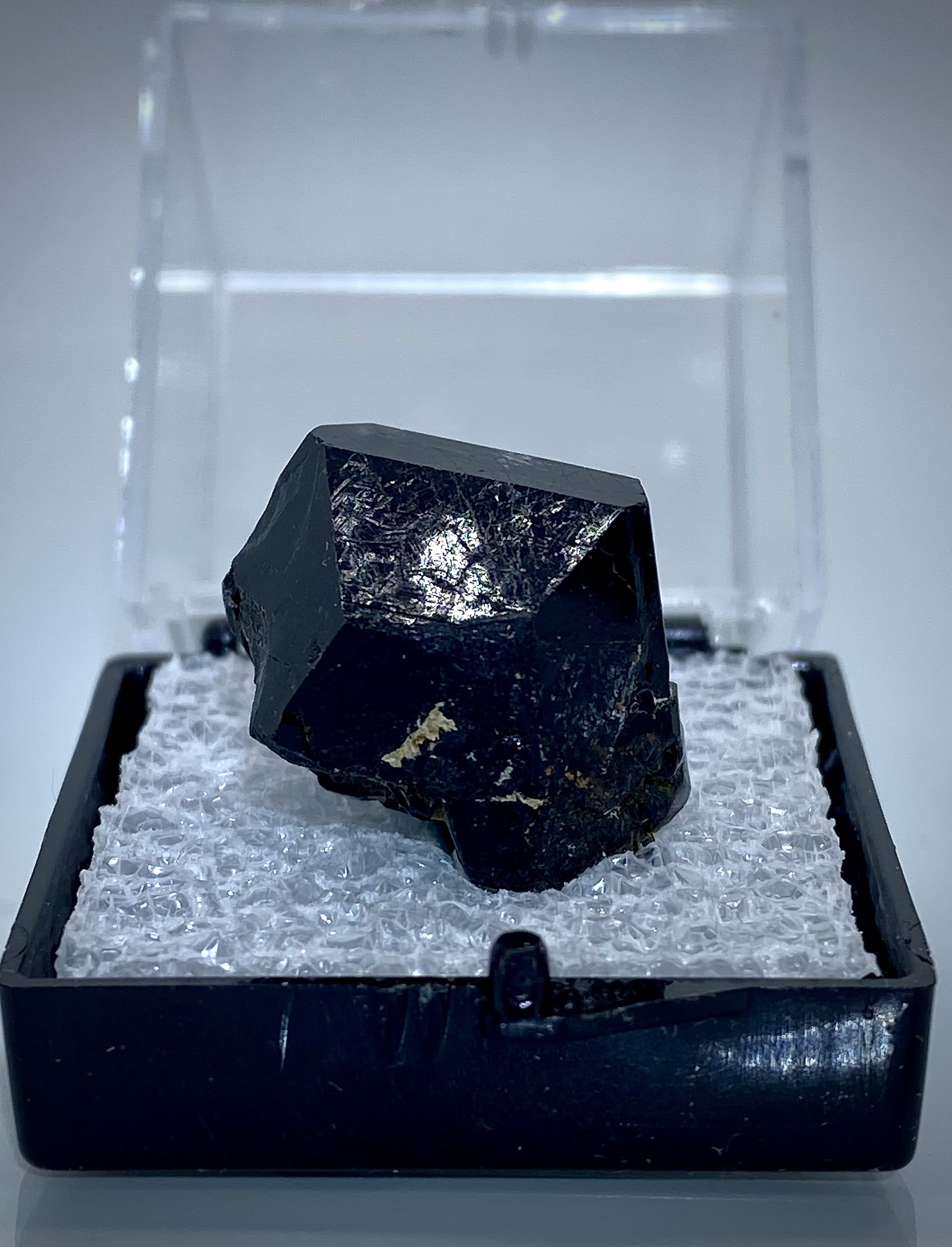 SCHORL TOURMALINE - TIMMS HILL, CONNECTICUT 1.jpeg
