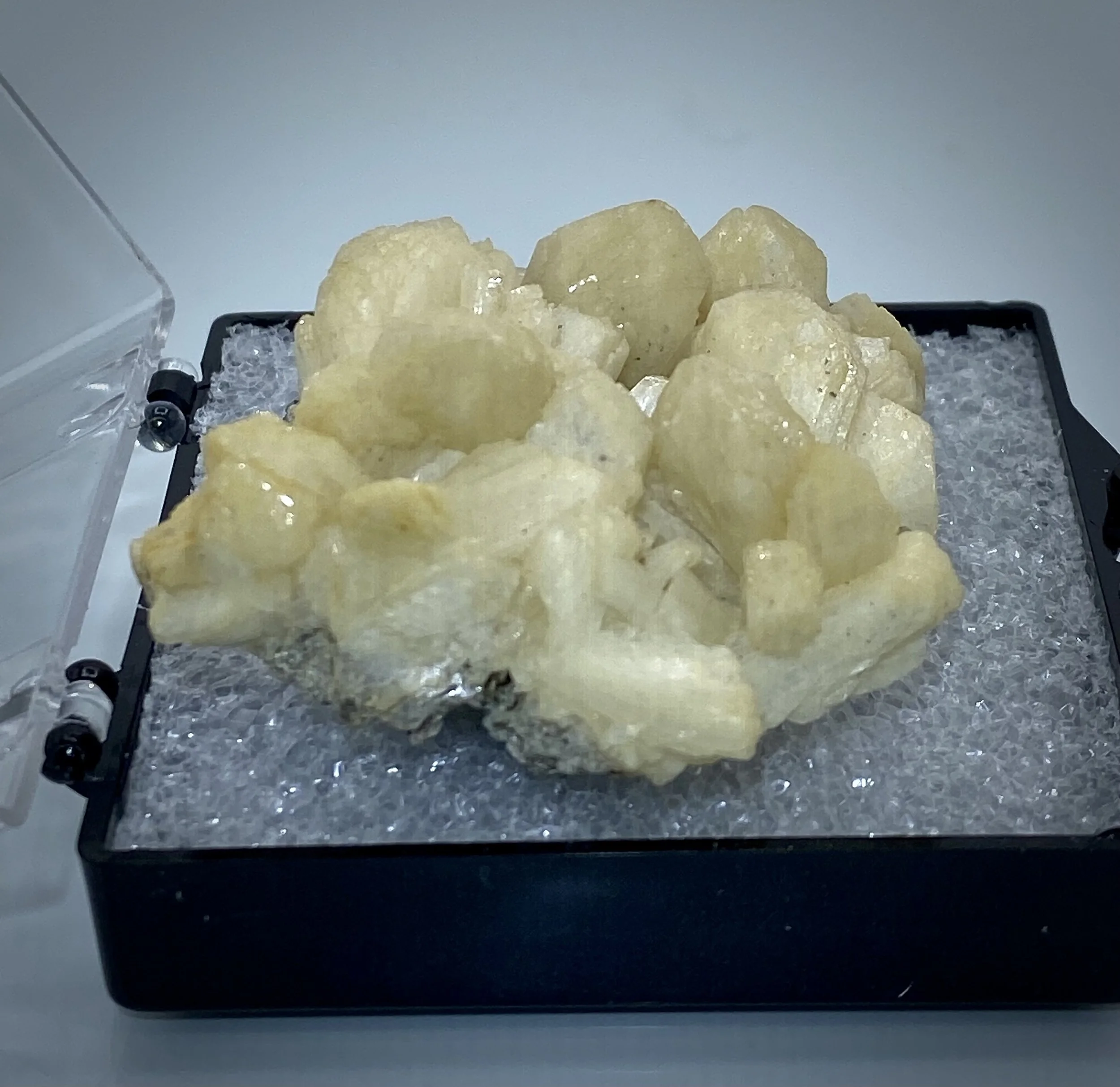 Stilbite-Thomaston Dam, Thomaston, Litchfield County, Connecticut, USA 7.jpeg