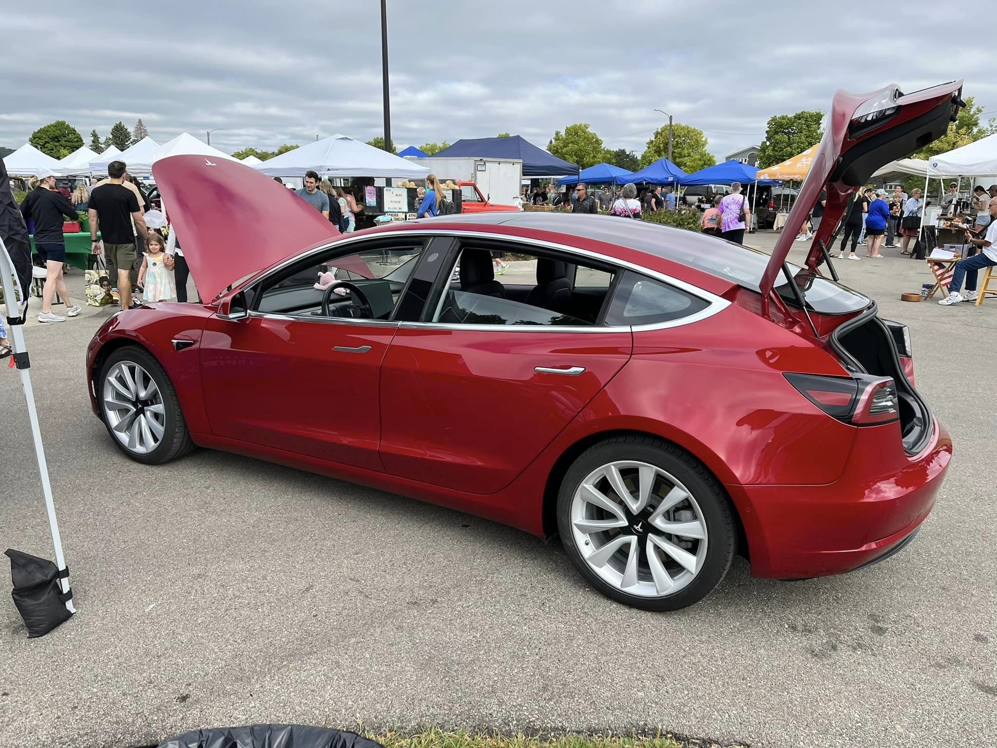 Tesla Model 3 1.jpg