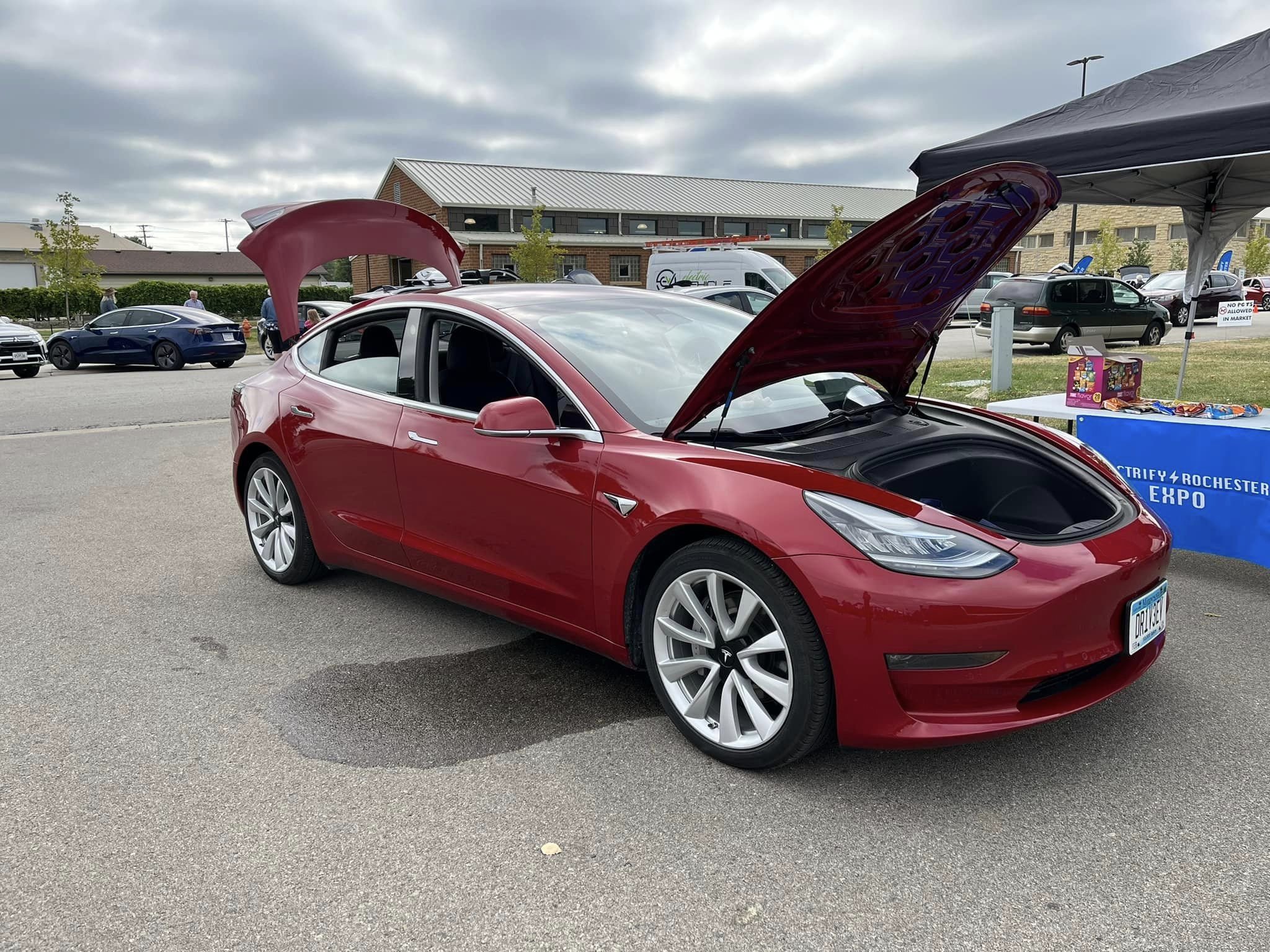 Tesla Model 3 2.jpg