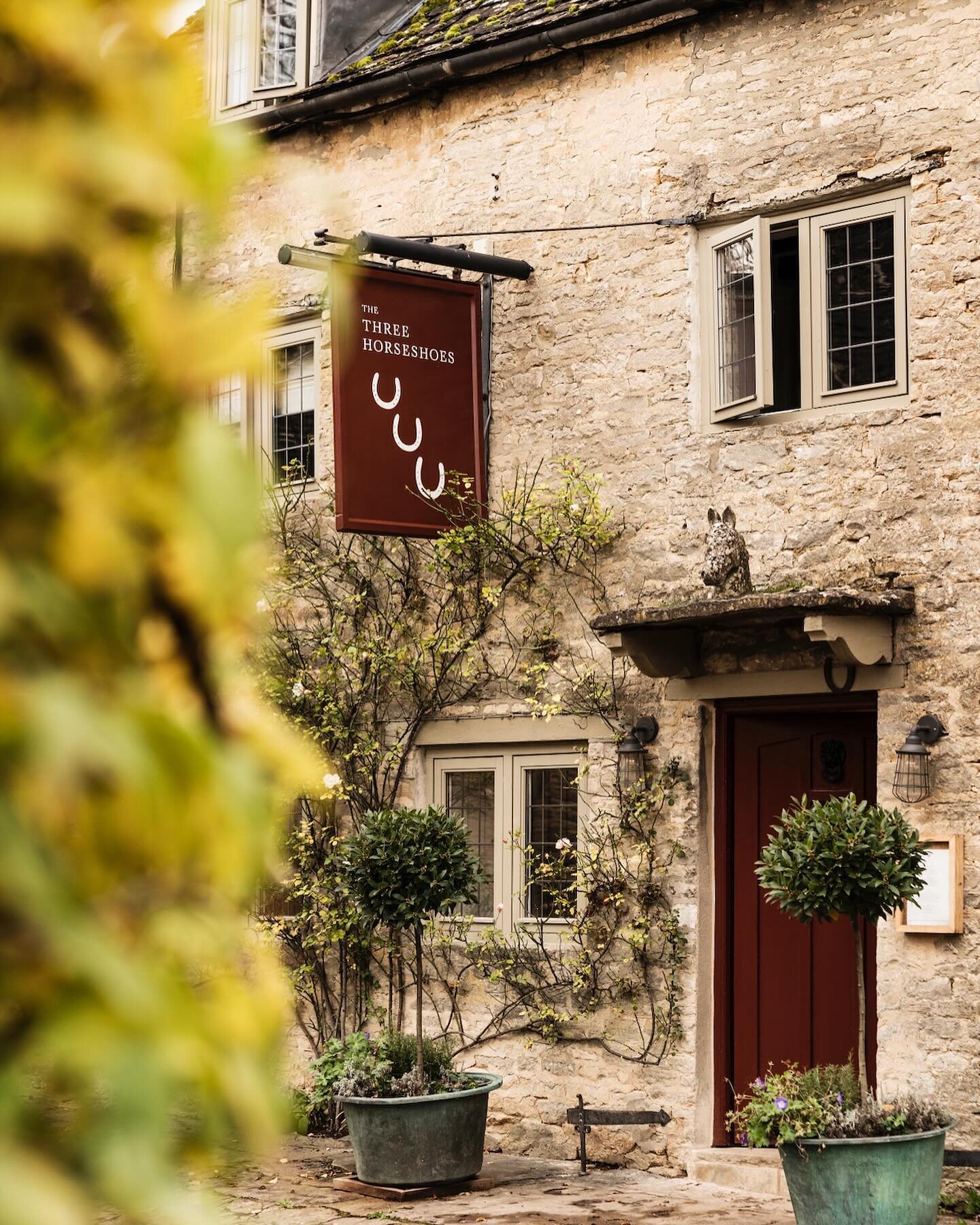 The Three Horseshoes is an 18th century pub set in the quintessential Cotswold village of Asthall, The Three Horseshoes has always been a local&rsquo;s pub, renowned for its warm welcome and generous community spirit. 

We were recently invited down 
