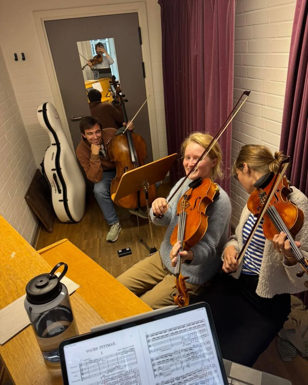 Tak for nu, L&uuml;beck! 💙🎶

Vores semester i L&uuml;beck er slut, og vi sidder i en ekstremt t&aelig;tpakket bil med kurs mod Danmark. 🚗🇩🇰

De seneste m&aring;neder har budt p&aring; god tid til at prioritere hinanden som kvartet. Efter en h&ae