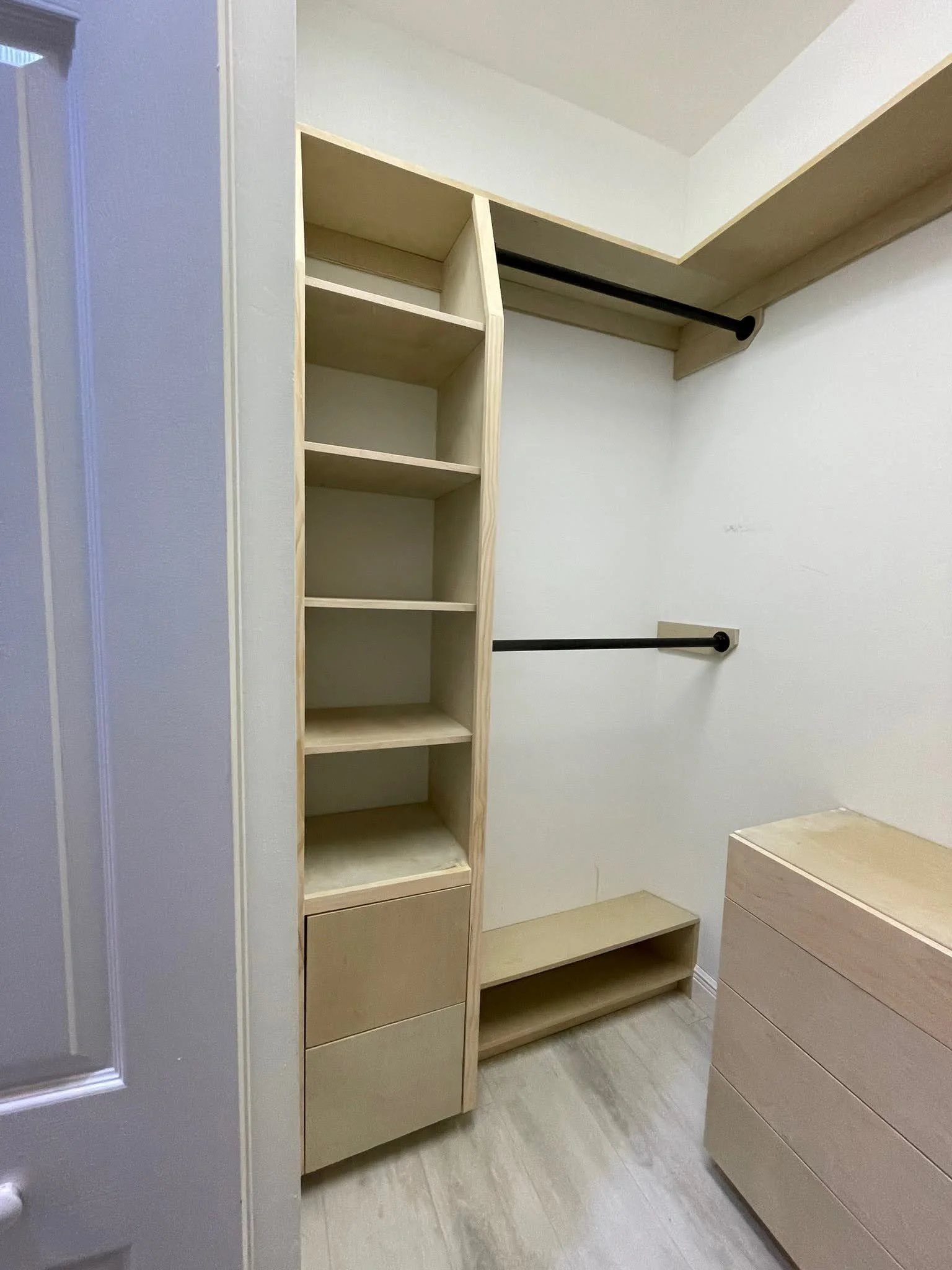 Petr - Closet6.jpg