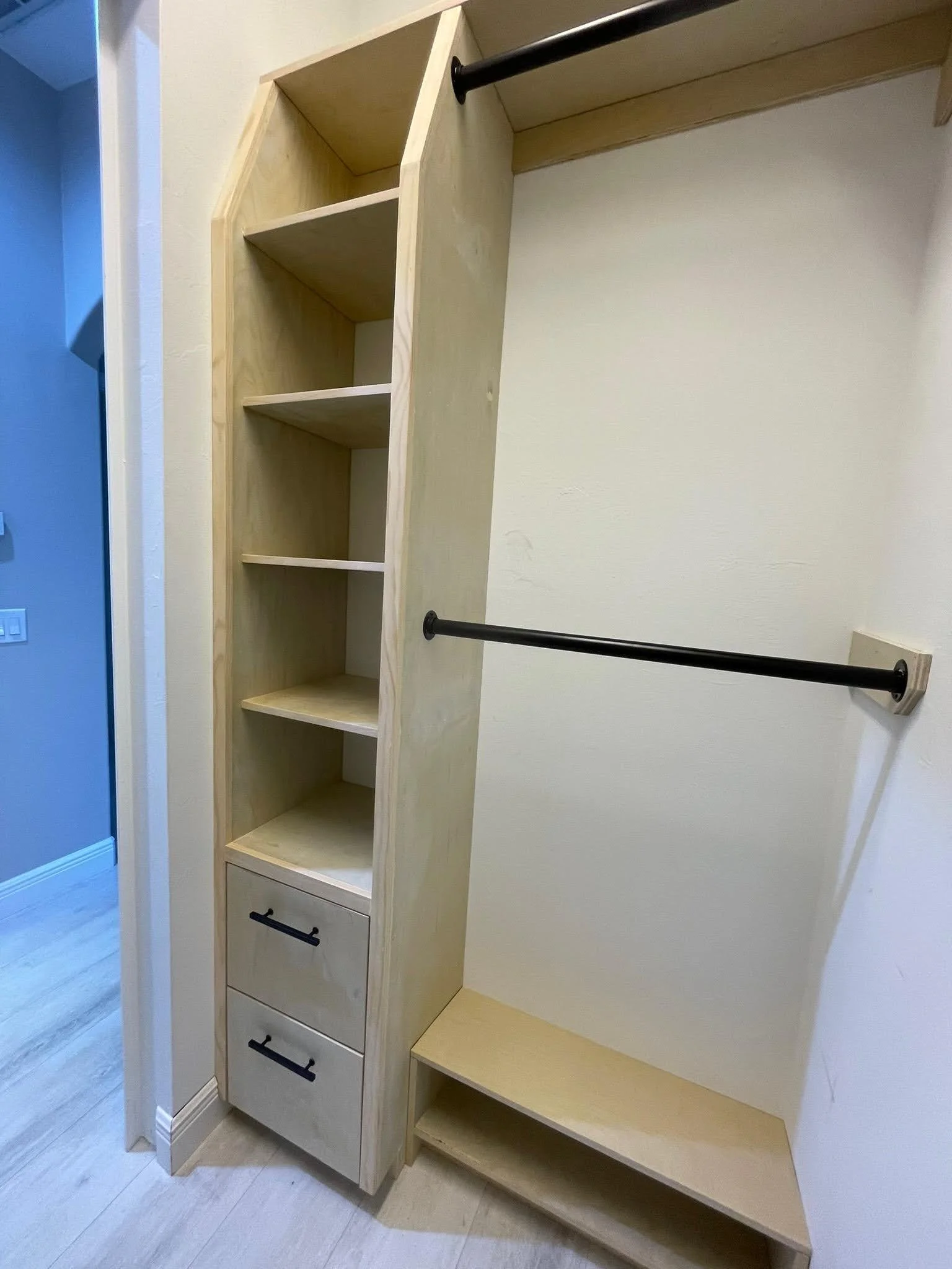 Petr - Closet3.jpg