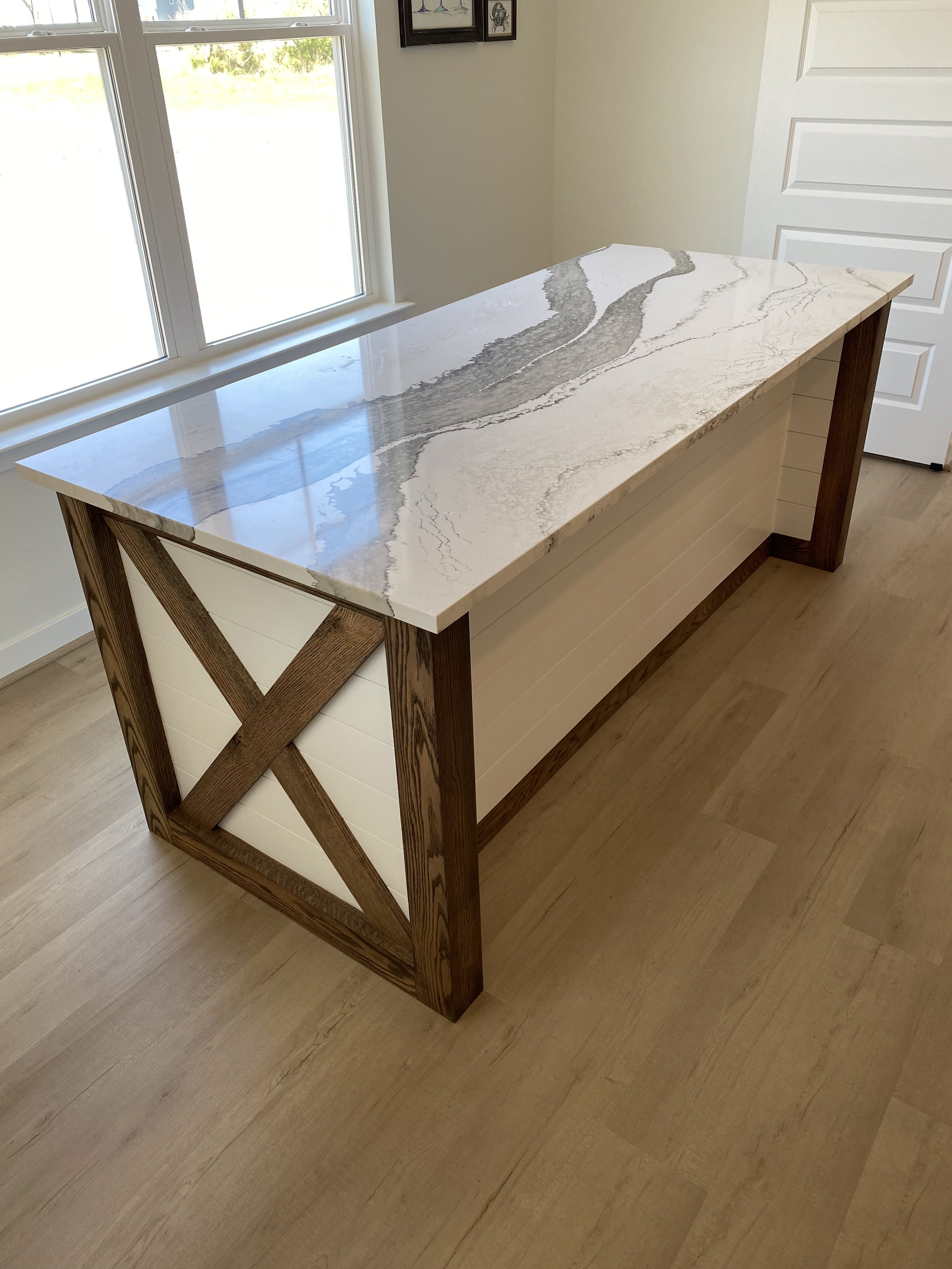 Shiplap island with oak accents & quartz counter tops