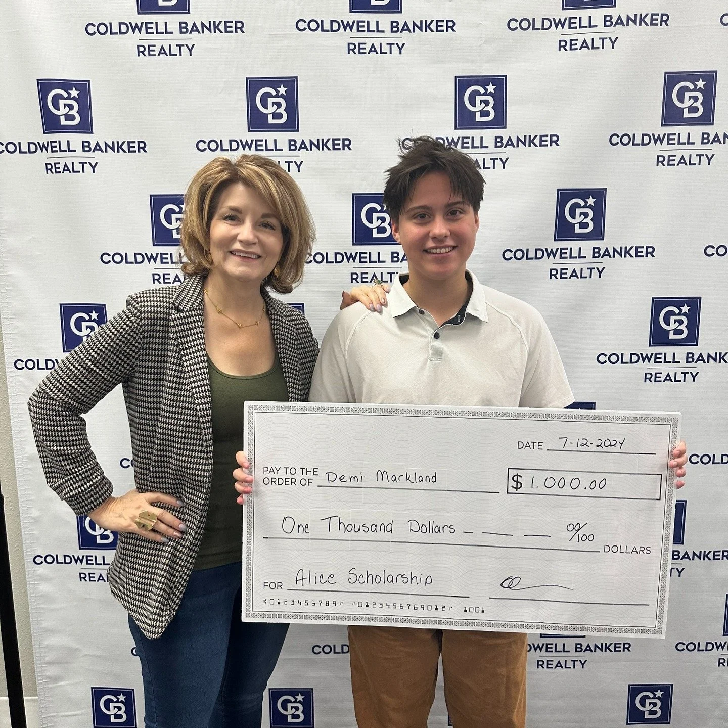 🎭✨ Exciting News! ✨🎭 Congratulations to Demi Markland (‘24) for receiving the $1000 Alice Scholarship! 🎉 This prestigious award, given to a senior continuing their studies in the theatrical arts, is named in honor of Kirsten Roo Klaers&rsqu