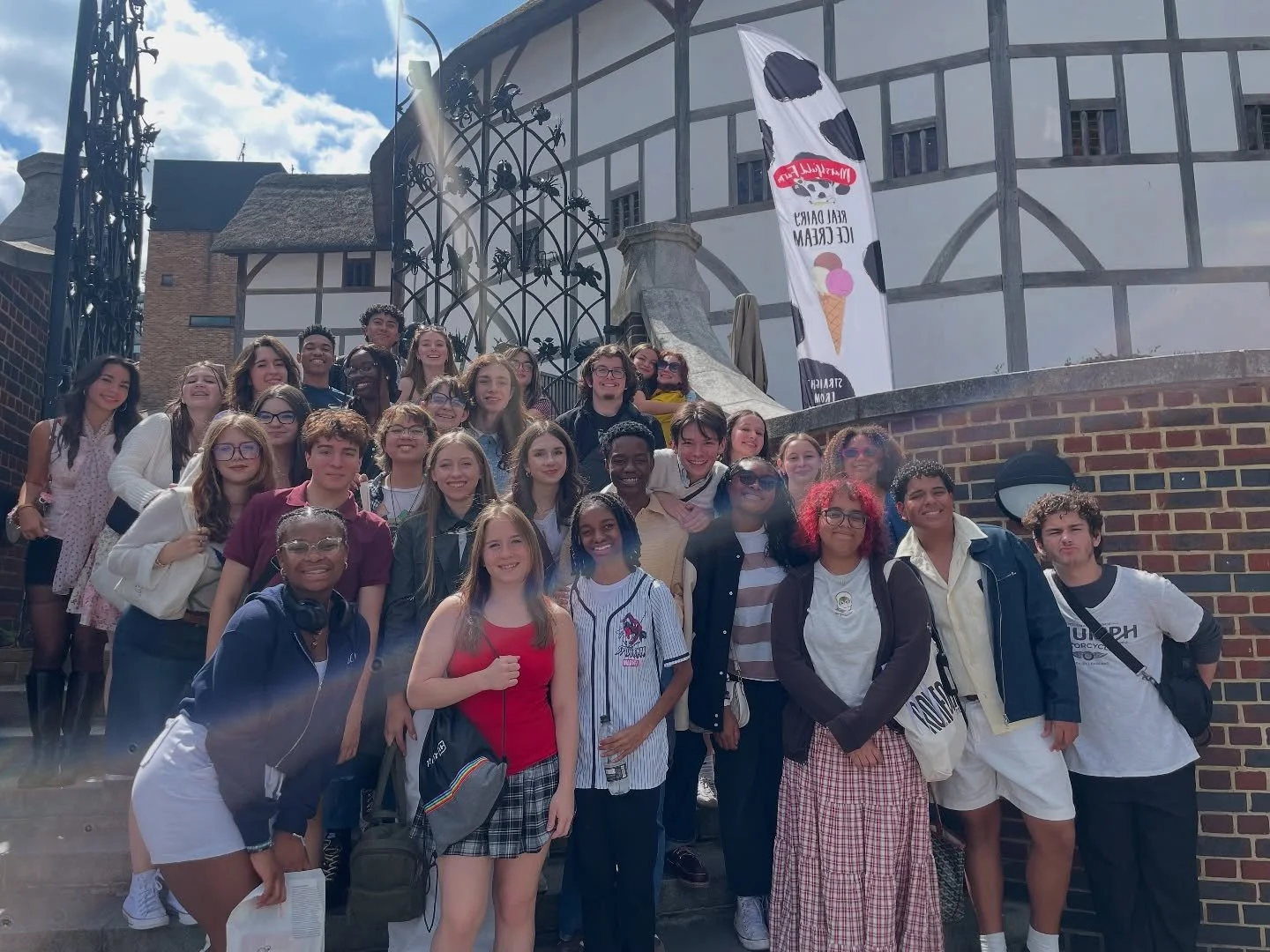 What an incredible time DP has had in Scotland. From four sold out performances of Stranger Sings, to climbing a mountain, these students have had the trip of a lifetime. We spent time in London at the Globe, traveled north to visit Stirling Castle a