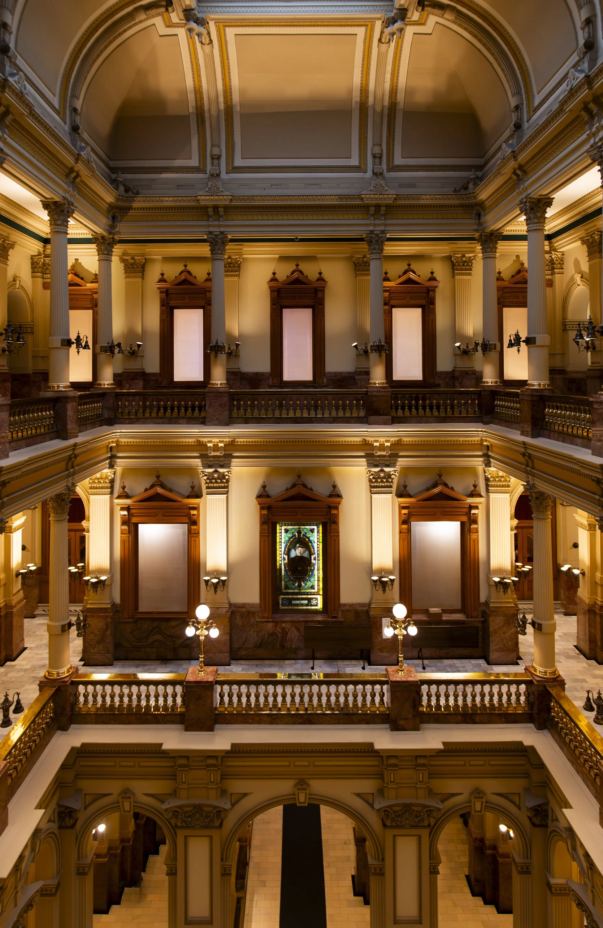  Capitol Glow
 
 
Photographer: 
Erin Ahlfinger
 
 
Price: $300
 
16” x 24”