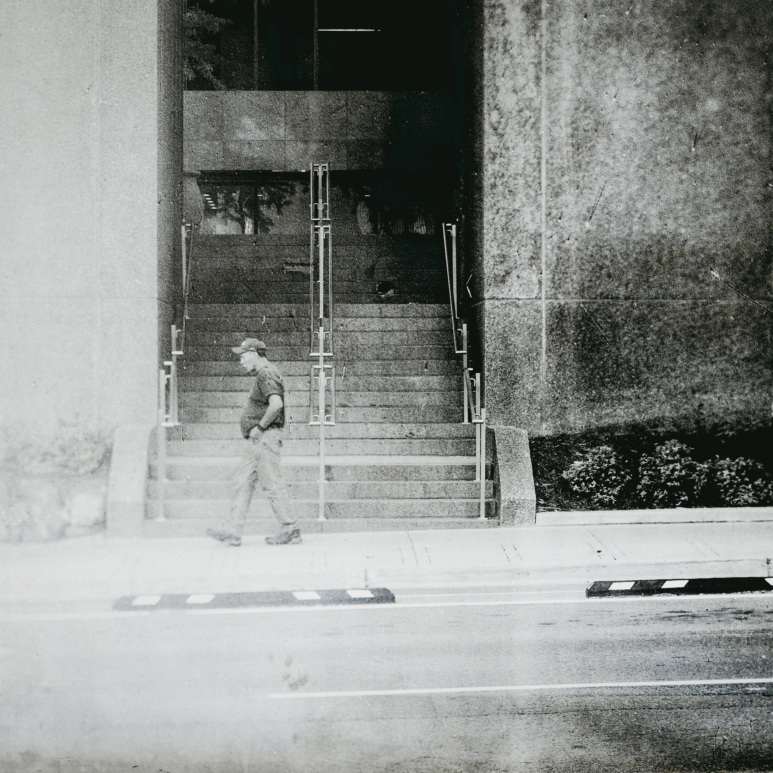  Anonymous Passing
 
 
Photographer: 
John Salisbury
 
 
Price: $599
 
25.5" x 25.5"