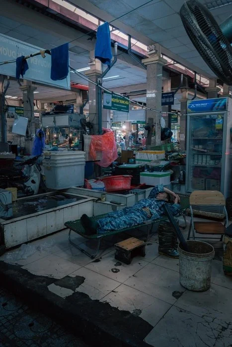  Lunch Nap
 
 
Photographer: 
Jamie Chihuan
 
 
Price: $400
 
Giclée Print