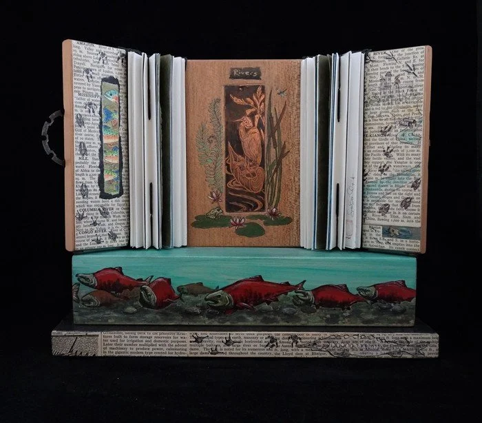  Rivers
 
 
Artist: 
Lisa Bonilla Panter
 
 
Price: $595
 
9" x 11" x 4.5"