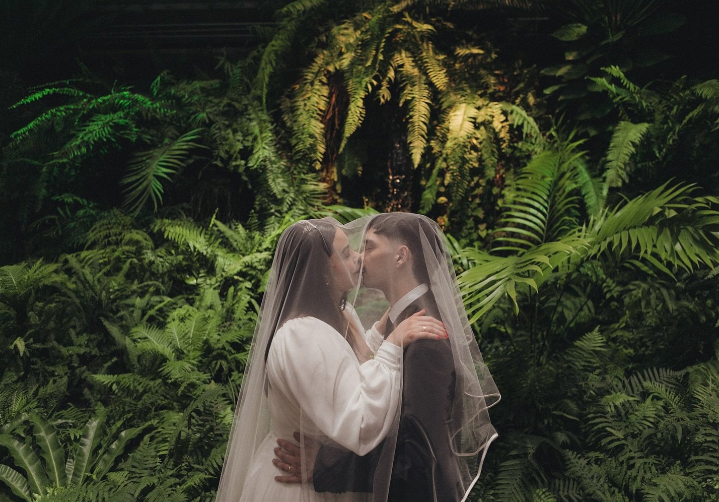 a love in full bloom 🌿

Noah and Taty had a breathtaking wedding set against the lush greenery of the @gpconservatory 

Capturing this beautiful day was honestly pure magic. 

#chicagowedding #chicagoweddingphotographer #authenticlovemag #midwestlov