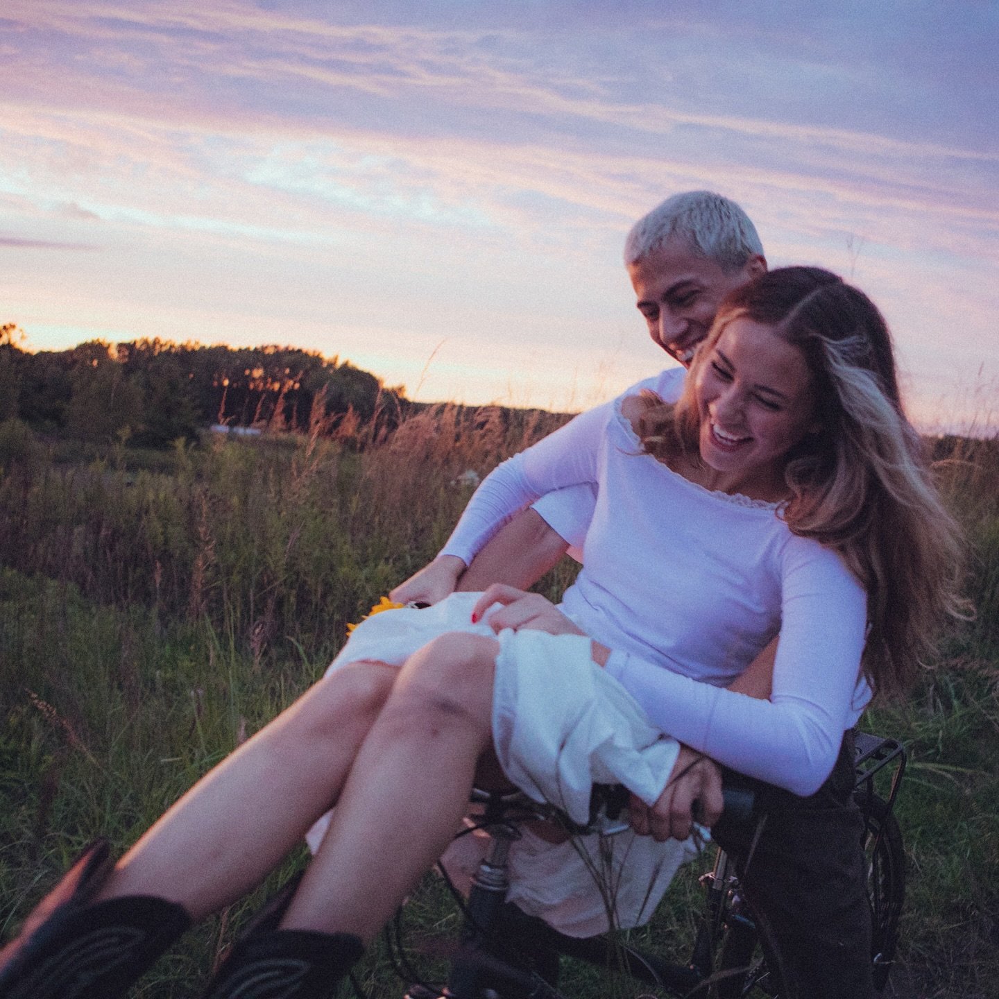 cotton candy skies &amp;
a summertime love

#cinematography #chicagoengagementphotographer #chicagoelopementphotographer #chicagoweddingphotographer #love #photoshoot #storytelling #chicagoartist #documentaryweddingphotography #documentaryweddingphot