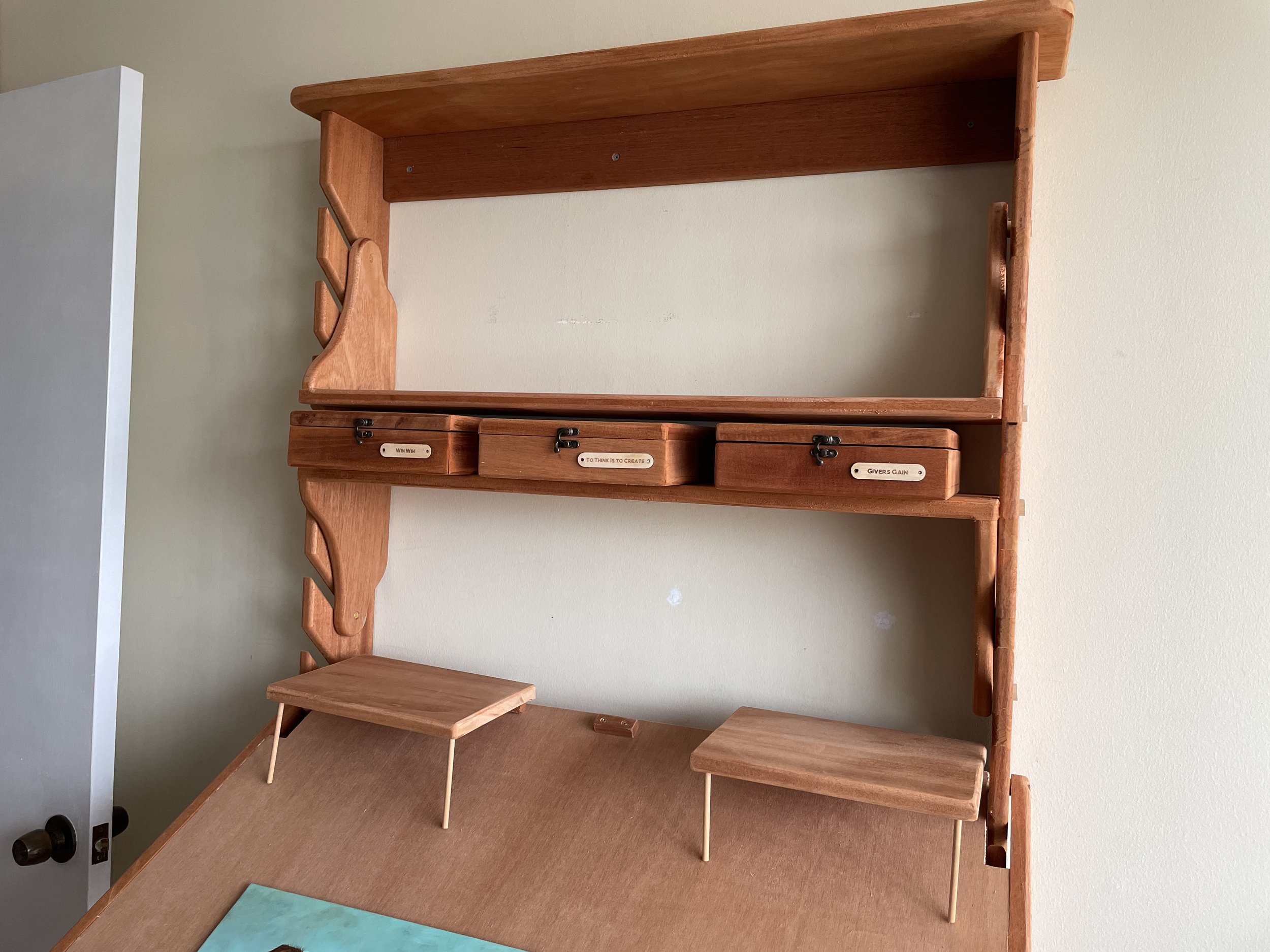 Murphy Art Desk — I am Evan Knight