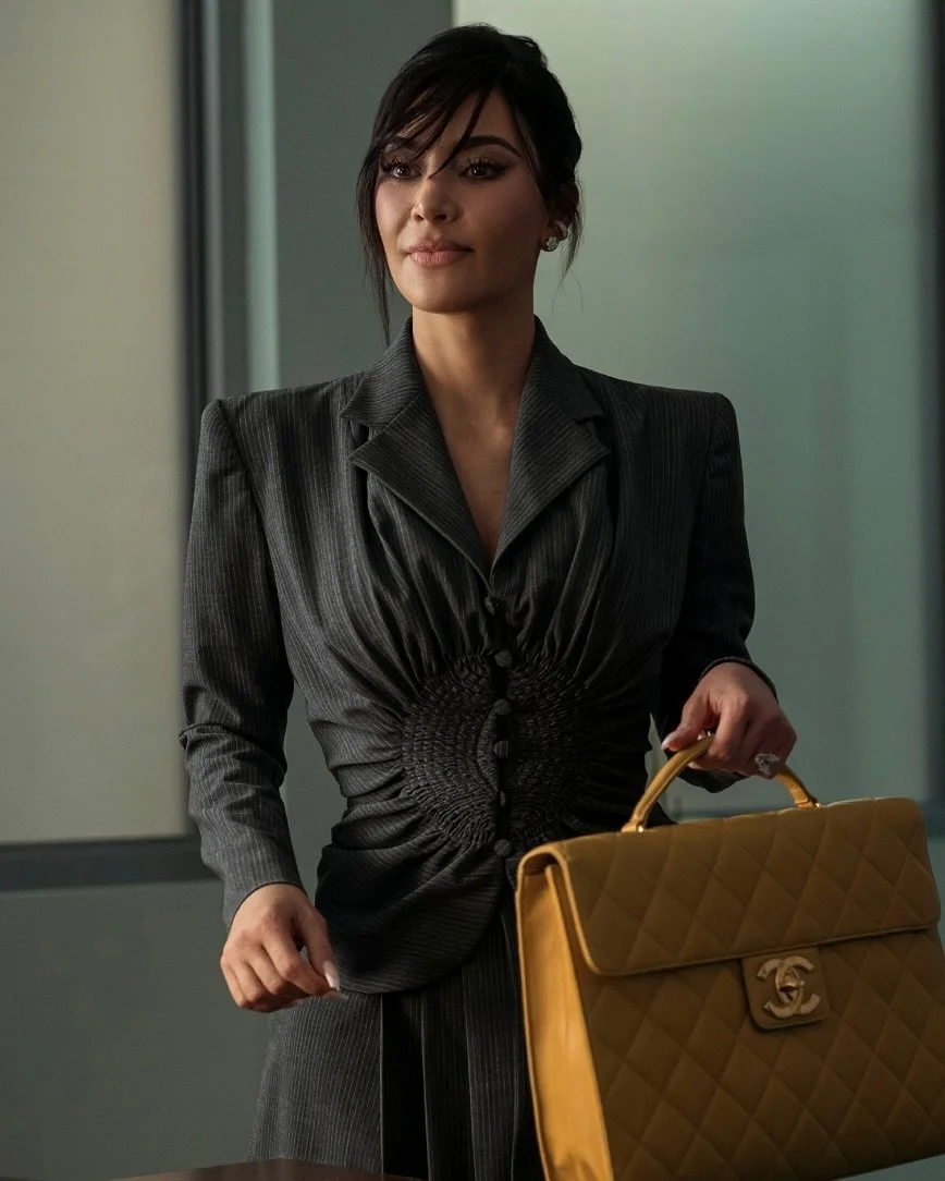 Buzzing for the shift in fashion right now ✨ Inspired by the beautiful work of @paulabradleycreative in &lsquo;All&rsquo;s Fair&rsquo; and excited to track down some of these looks on the resale market! Which is your favorite?

#allsfair #costumedesi