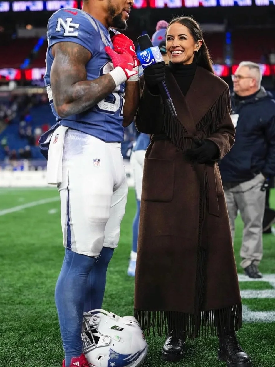 Watching the sidelines this week reminded me why we should gravitate toward outfits that are simple, polished, and showcase great tailoring 🏈 Neutral palettes, strong silhouettes, and pieces you can rewear season after season. I&rsquo;m highlighting