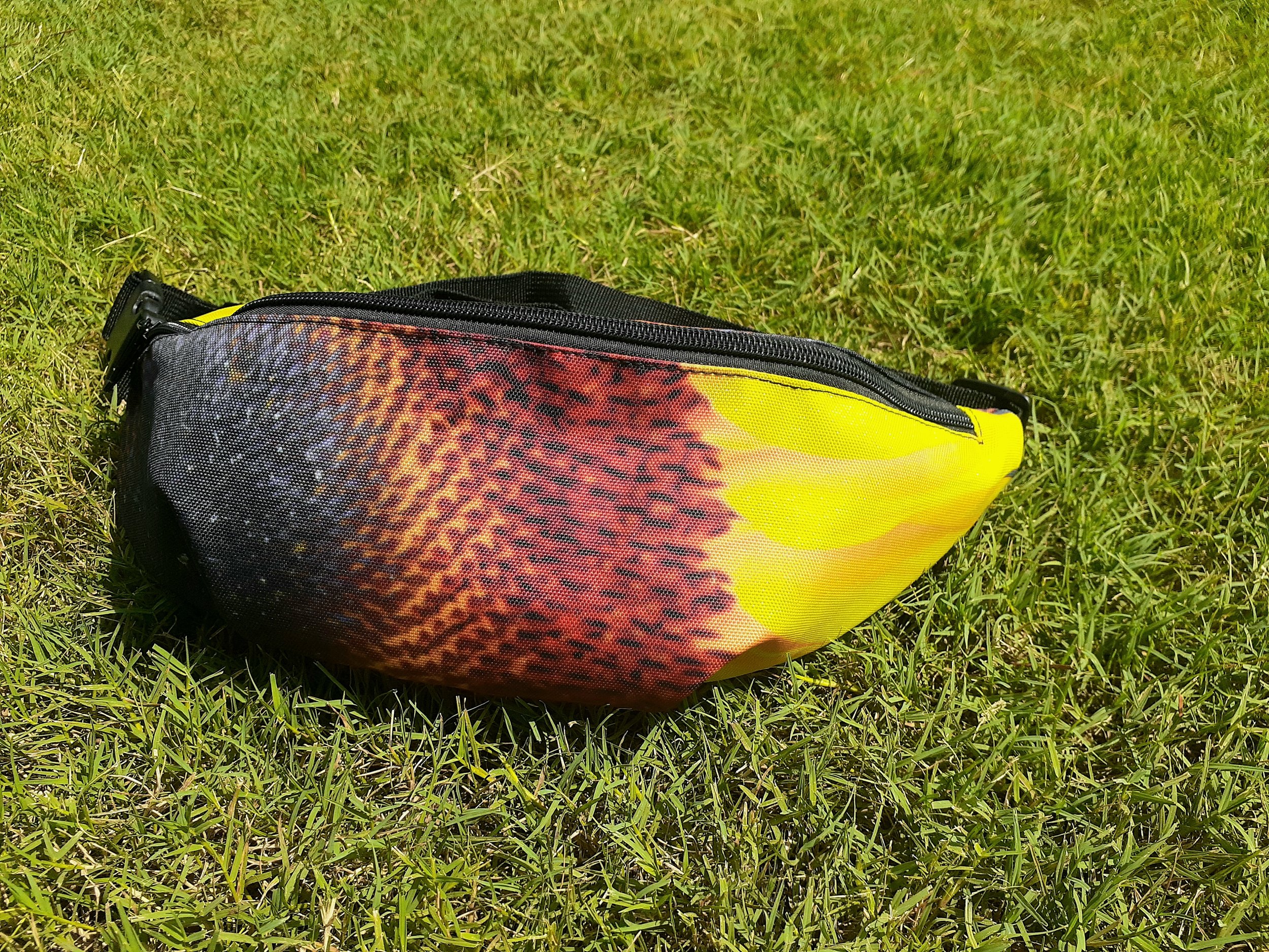 Sunflower fanny pack. Fanny pack created by an artist.