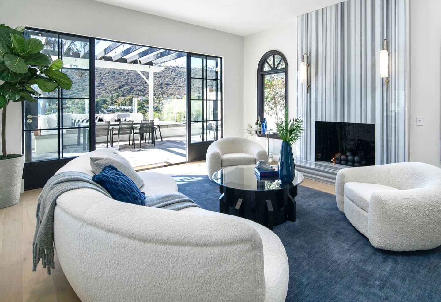 Happy Modern Monday!

Listing provided by Bryan Gerlach @_bryangerlach_  and Paul Brutoco @paulseverio 
.
.
.
#socalrealestate 
#staging
#homestaging
#interiordesign
#housedesign
#homedesign
#houseinspo
#luxuryrealestate
#houseoftheday
#homeinteriors