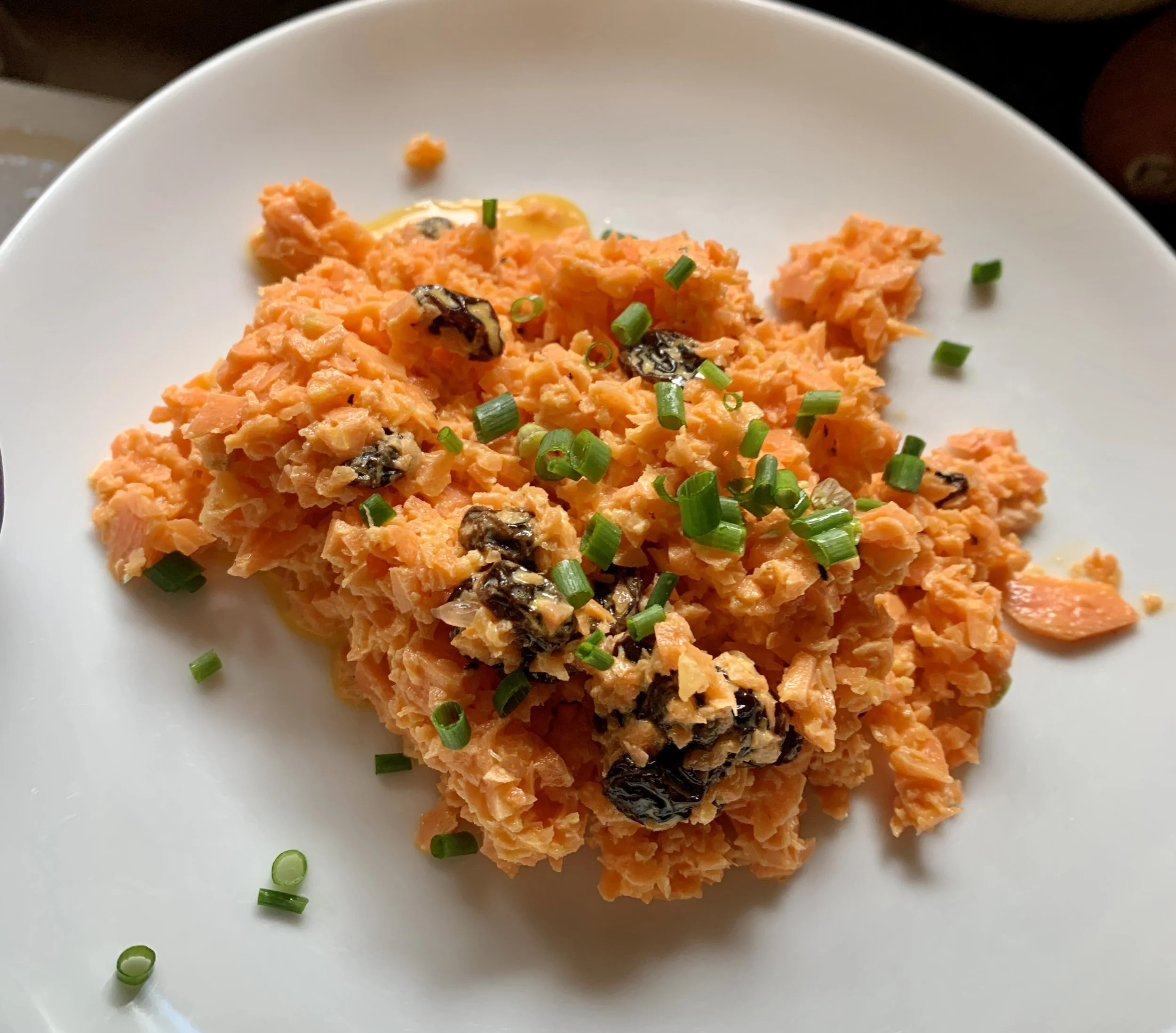 Light Carrot Salad with Yogurt Dressing