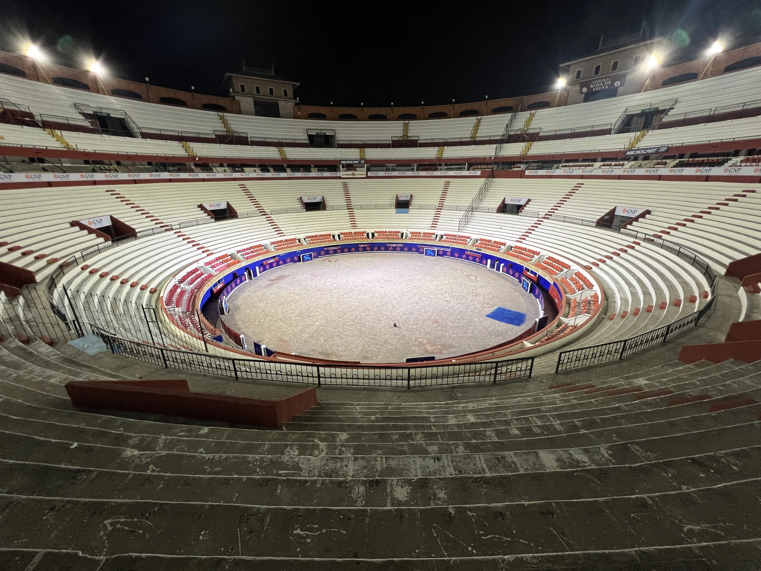 el ruedo vacío de noche pano.JPG