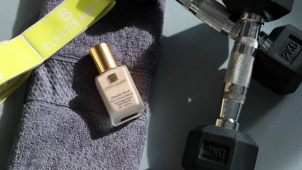 Estee-Lauder-FoundationThatDoesItAll-Bespoke-Ad-3.JPG