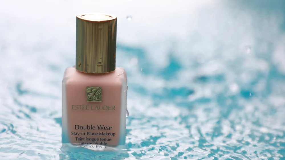 Estee-Lauder-FoundationThatDoesItAll-Bespoke-Ad-2.JPG