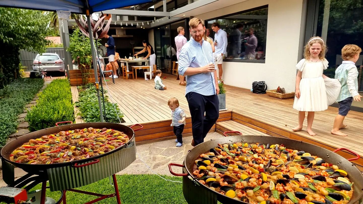 Not only a delicious food, a great cooking show for all ages.
Paella is 100% a family friendly option.
Have you talk with us? ..February looks like a good weather for gatherings.

We are a mobile catering in #riverina #murrayregion #canberra #alpiner