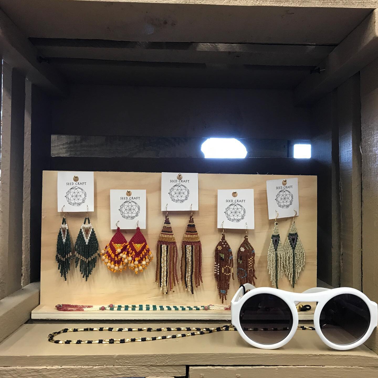 A picture from my first time ever selling in a shop! This Monday has got me reflecting and reminiscing on old designs as I build up my stock. Grateful for the opportunity to weave and share my creations with the world 💗