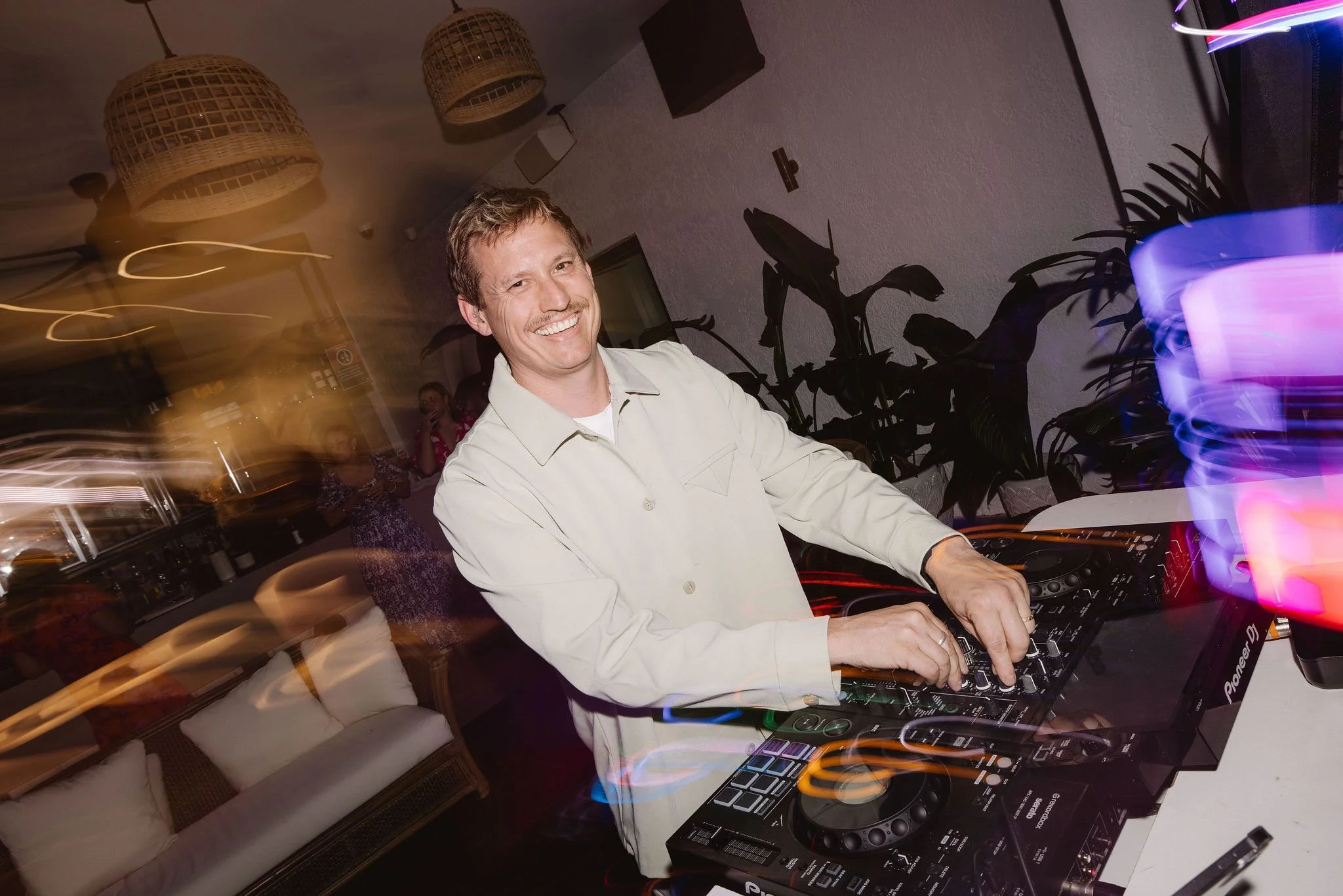 Red Flags when searching Wedding DJs in Sydney by DJ Joe Barrs