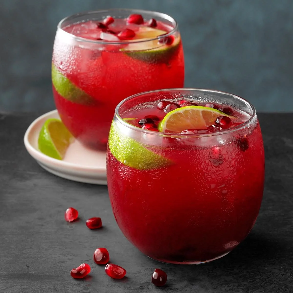 Pomegranate-Ginger-Spritzer_EXPS_HCA20_45499_E08_20_5b-1.jpeg
