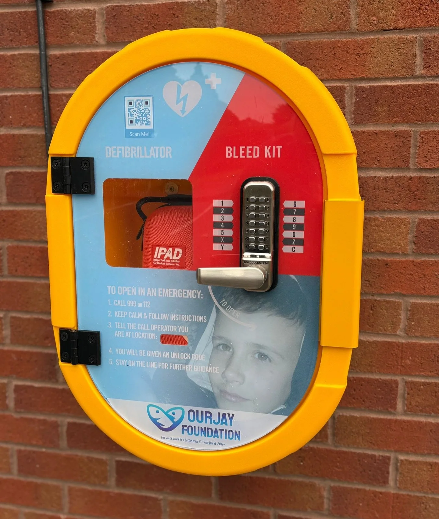 Evening folks, 
We just wanted to let you know that OurJays 290th accessible defibrillator has now been installed and is emergency ready at @thejohnwhitecommunitycentre Grange Avenue, Binley, Coventry. 

This community defibrillator was jointly funde
