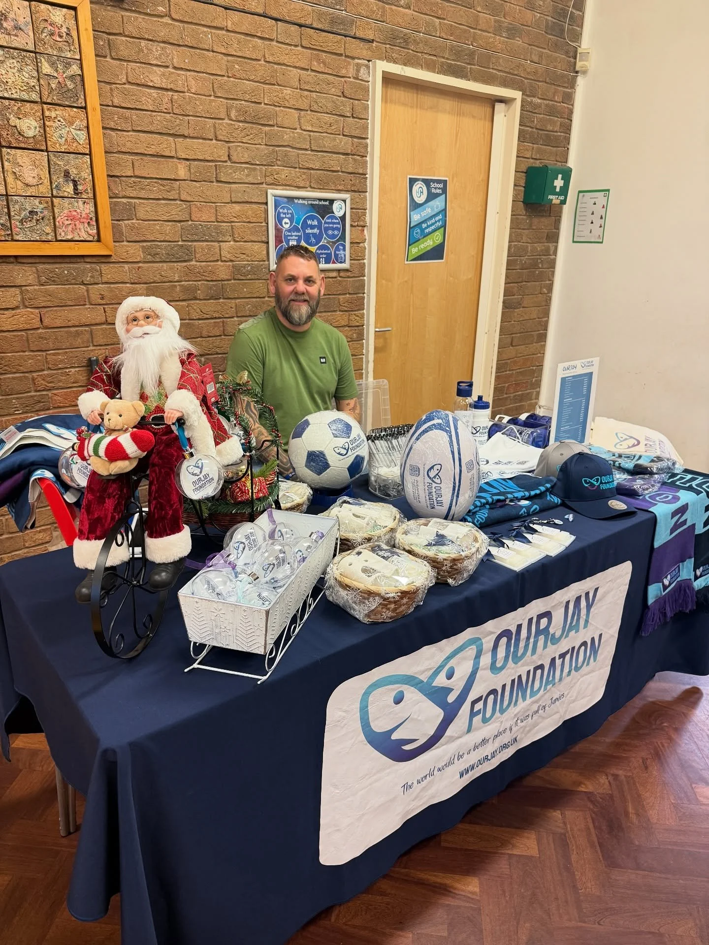 Thank you to @louisey9 and @bigsingsoul for inviting us along to today&rsquo;s Christmas market at Henry Hinde School. 
I&rsquo;m sorry we couldn&rsquo;t stay all afternoon, but it was great to see so many people and catch up with lots of OurJays fri