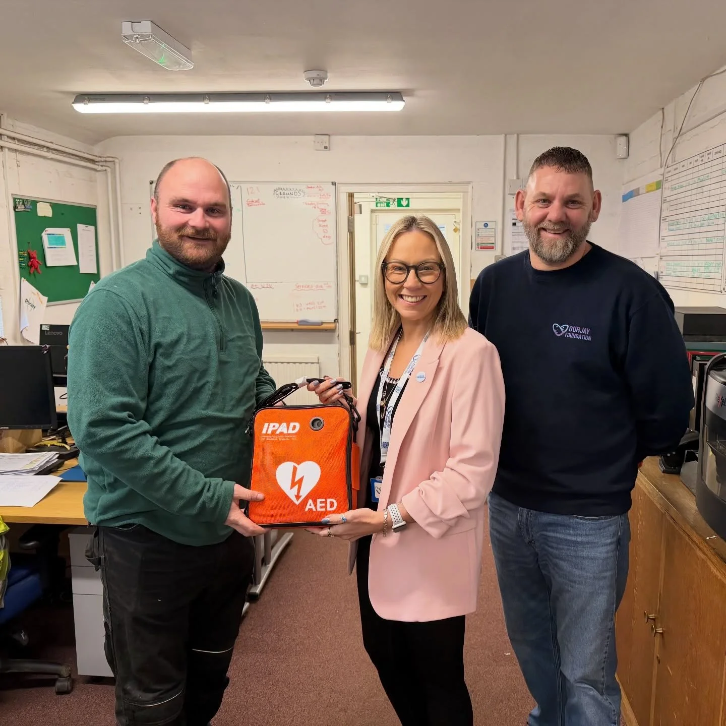Rugby Borough Council Grounds Maintenance Team now have their own OurJay defibrillator. This was funded by RBC and will be kept in the building adjacent to Caldecott Park.

The team felt that they should hold a defibrillator in this area and we absol