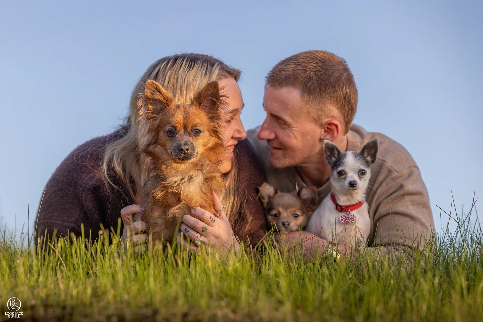 You don't need to know how to pose

We love nothing more than images that capture the true connection you share with your pets AND your favourite humans.

So while I will suggest poses that will flatter every meat suit, I will also ensure you are cap