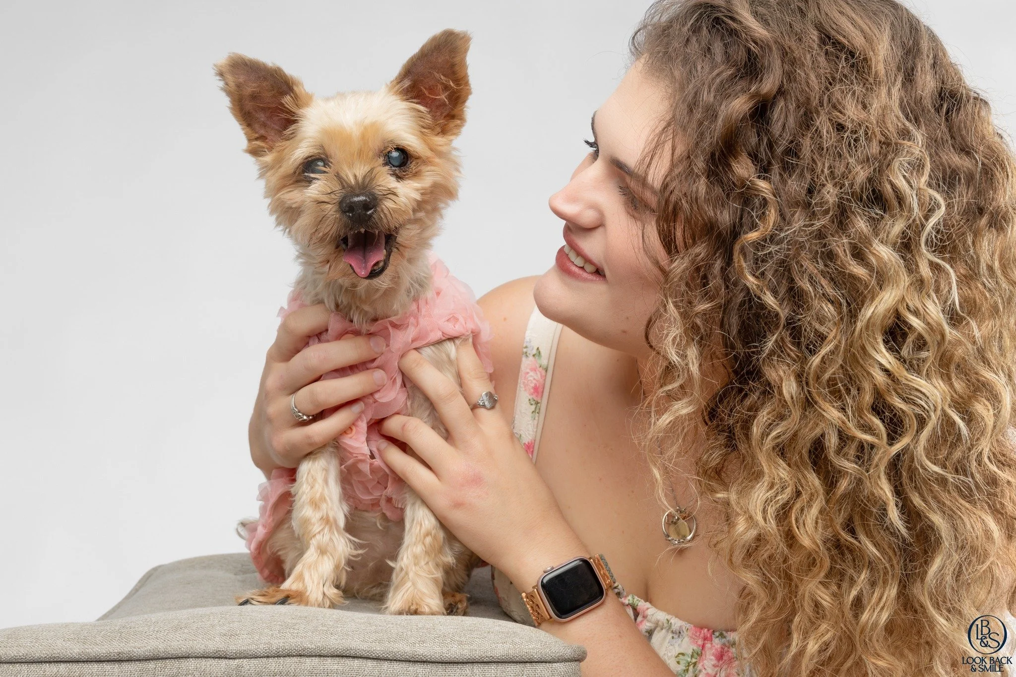<3  Fudge and Lioune  in Studio <3 

This is the second time I've had Fudge and Lioune in front of my lens. As Fudge is aging, it was time to do another shoot to capture her before we run out of time.

When I saw Lioune's stunning dress in stud