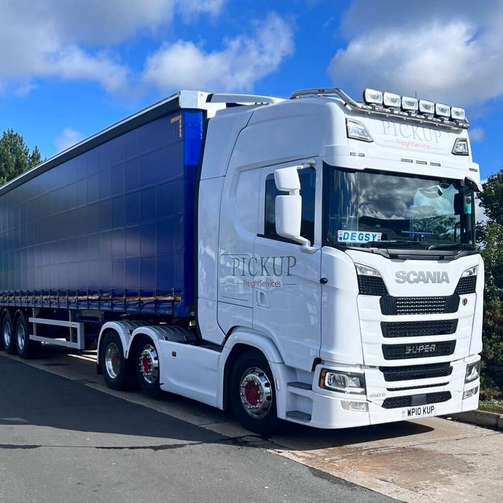 Looking for delivery services tailored to your needs? Give us a call to get an instant quote ☎️ 

✅Bespoke services
✅Storage, cross docking and loading facilities available
✅Towing services 
✅Highly qualified, experienced team

#transport #haulage #h