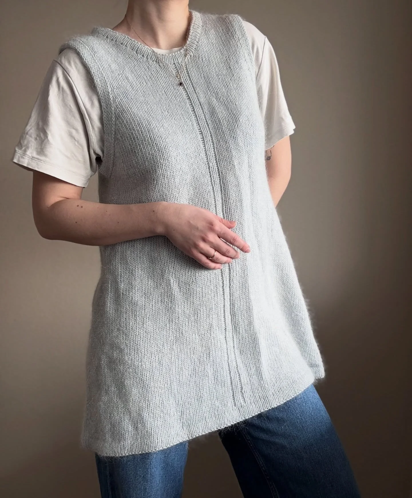 digging up all my spring favourites from last year, and found my lagoon dress amidst them all 🩵🩵 

lagoon dress is knitted in oenling no 3 (ice blue) and no 10 (off white) and the pattern is available on my website💌

#knit #knitting #strikk #strik